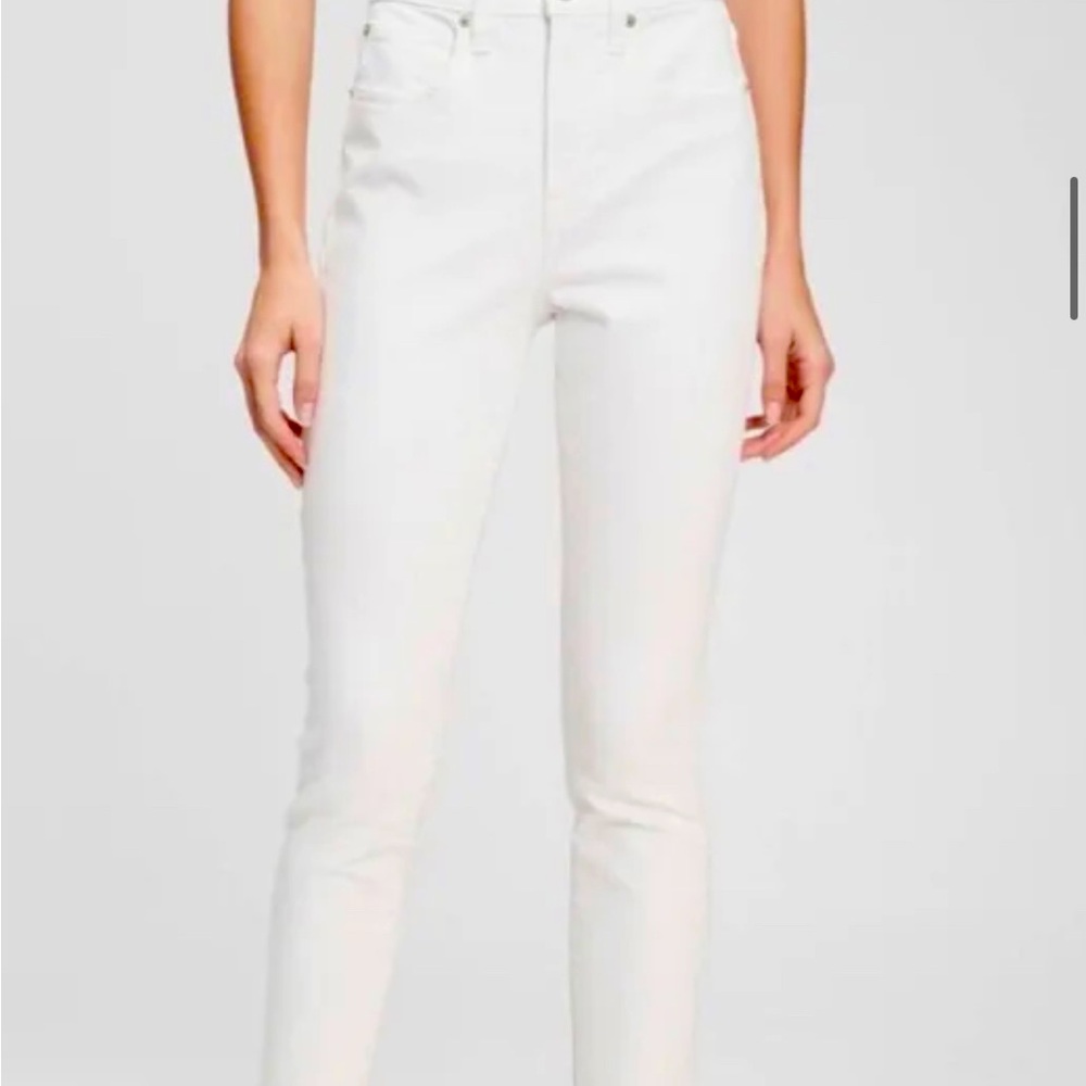 Gap 32 White Curvy True Skinny